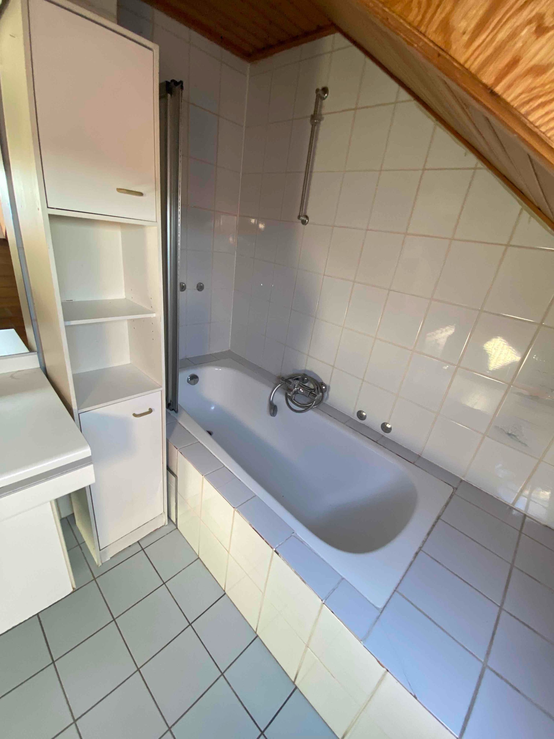 Mooi centraal gelegen duplex appartement op de derde verdieping met ruim terras met zicht over Sint-Truiden foto 9