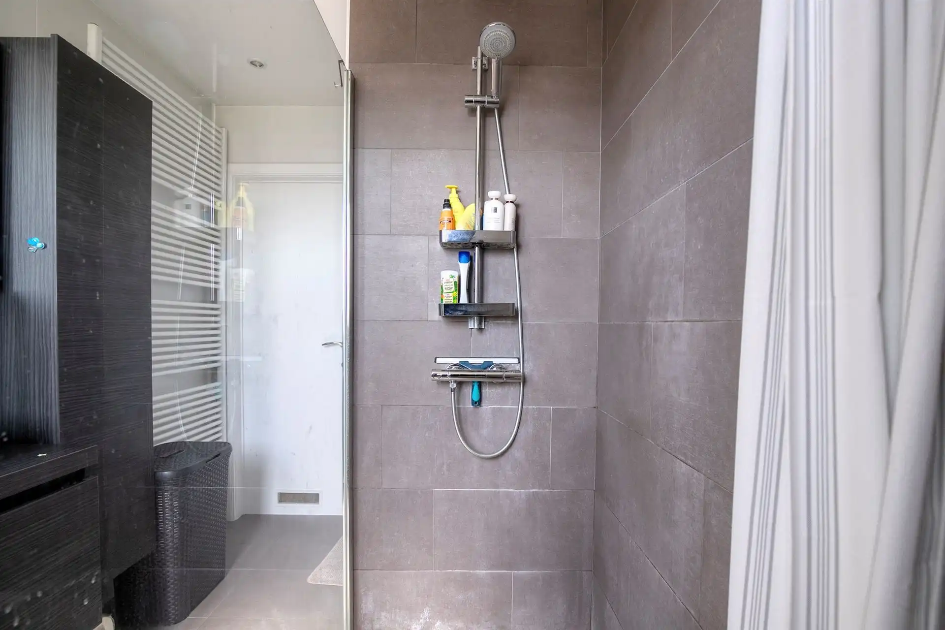 Ruime bel-etagewoning met 3 slpk's, garage en prachtige tuin! foto 16