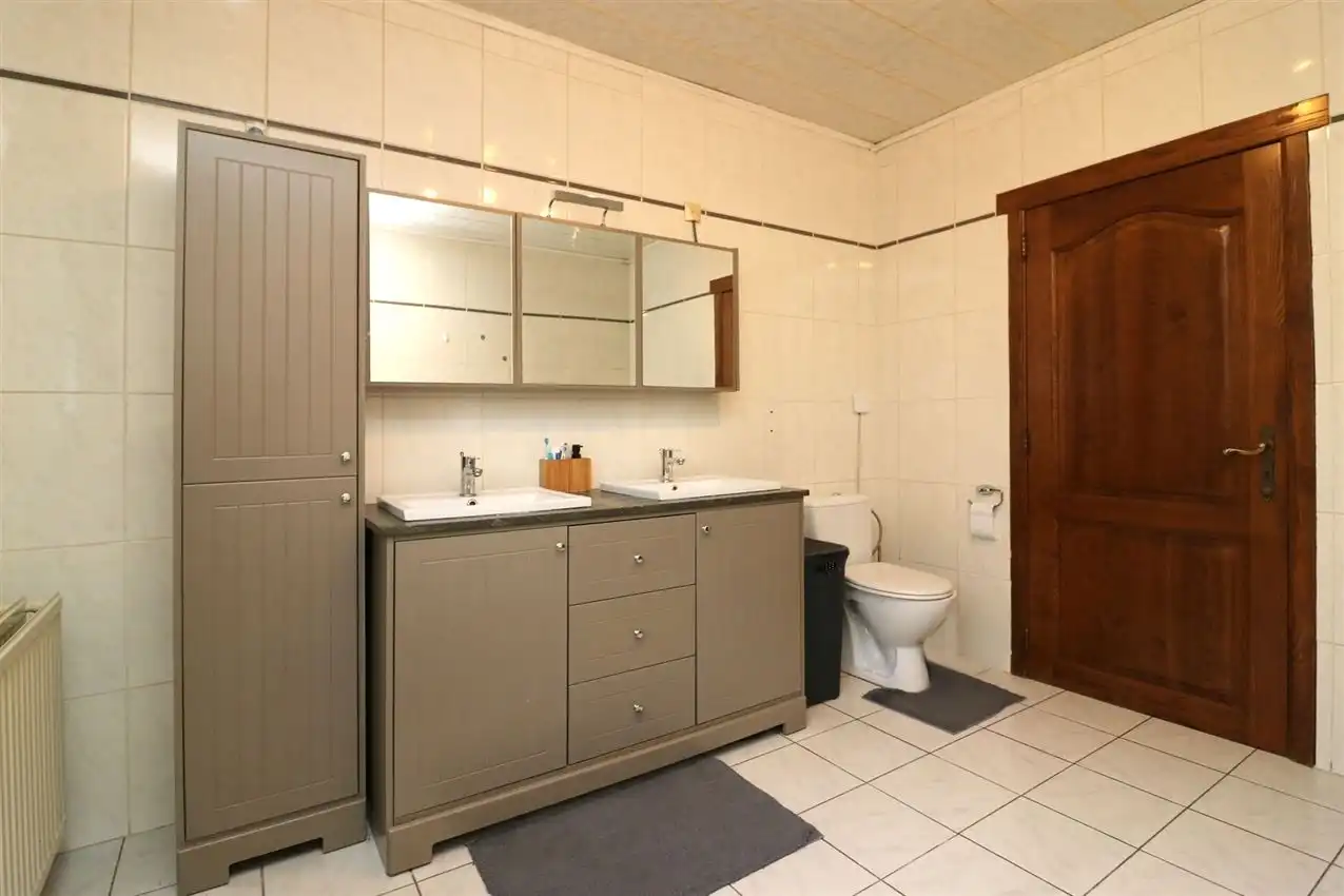 Villawoning met tuin op een goede locatie foto 20