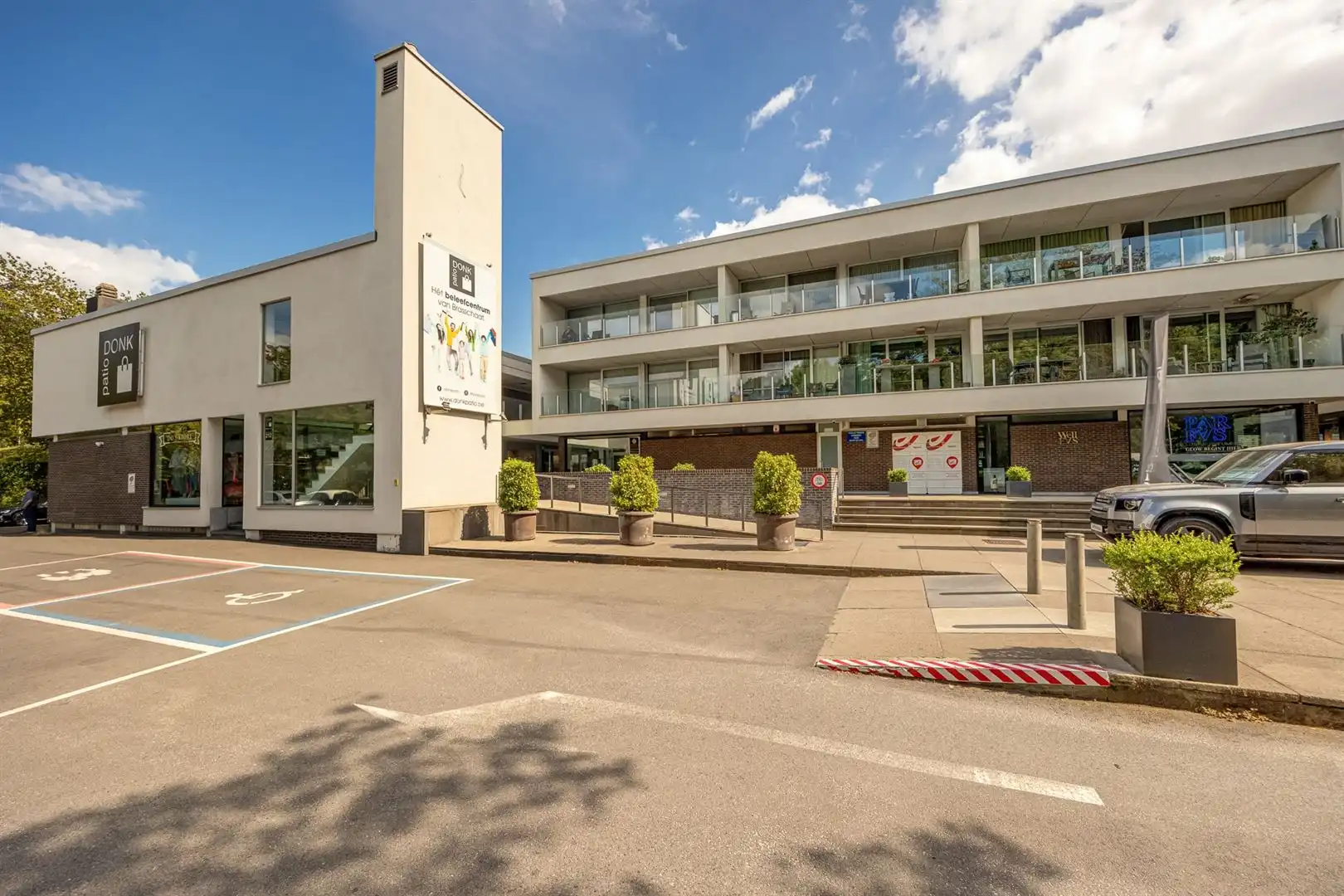 Commerciële toplocatie met privéparking foto 25