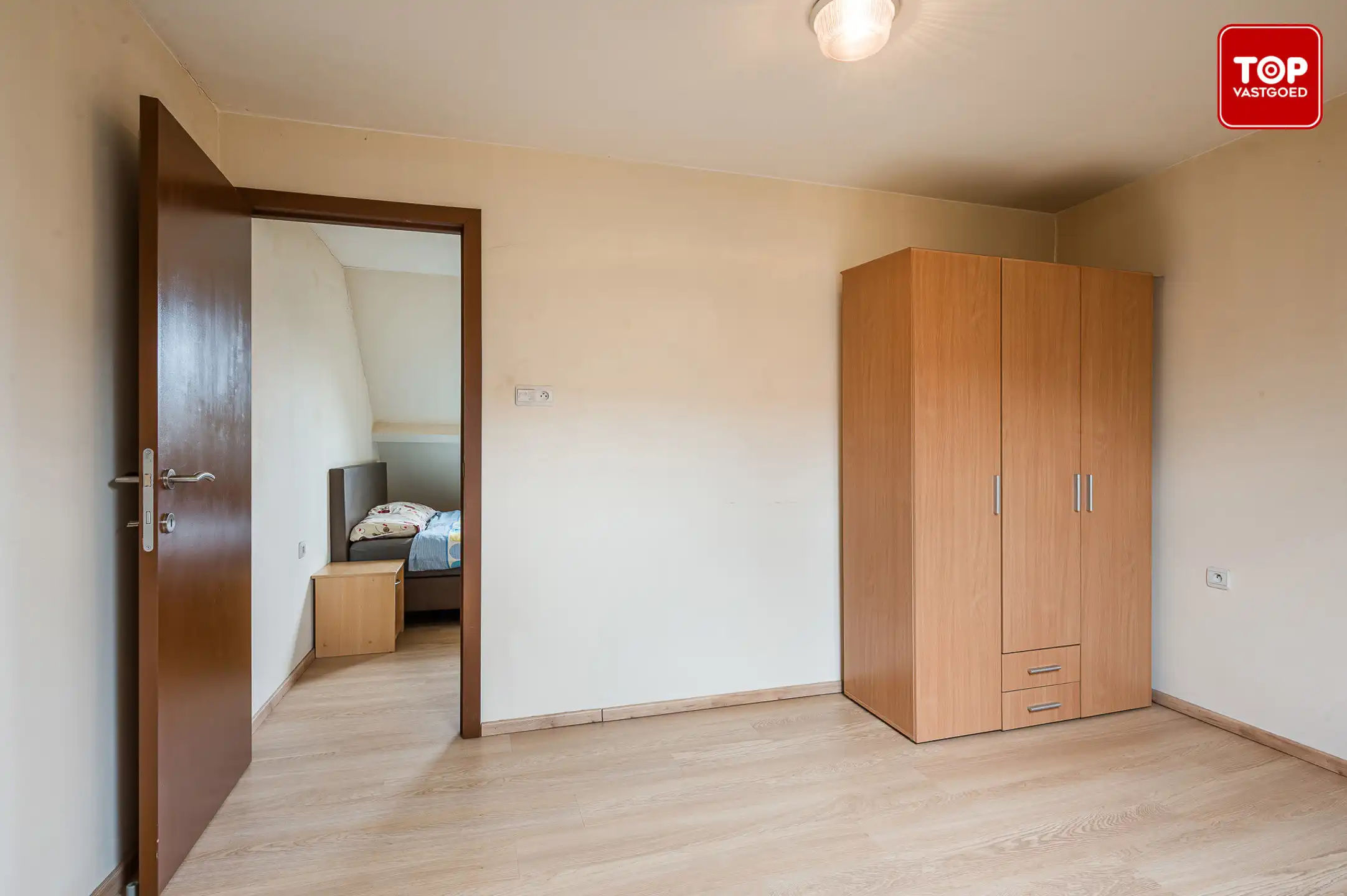 Op te frissen woning met 4 slaapkamers op gunstige locatie.  foto 21