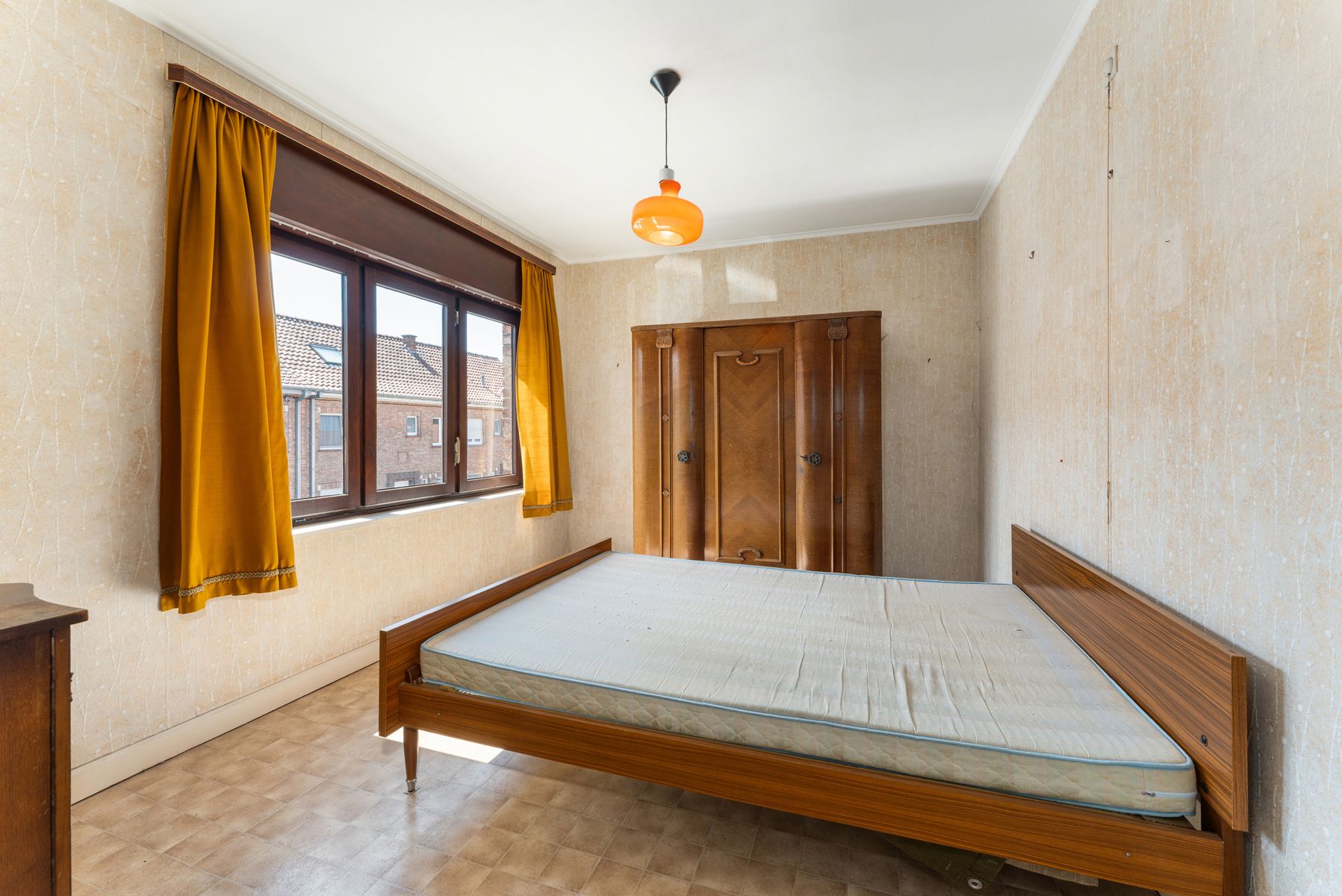 Op te knappen woning met tuin en garage foto 16