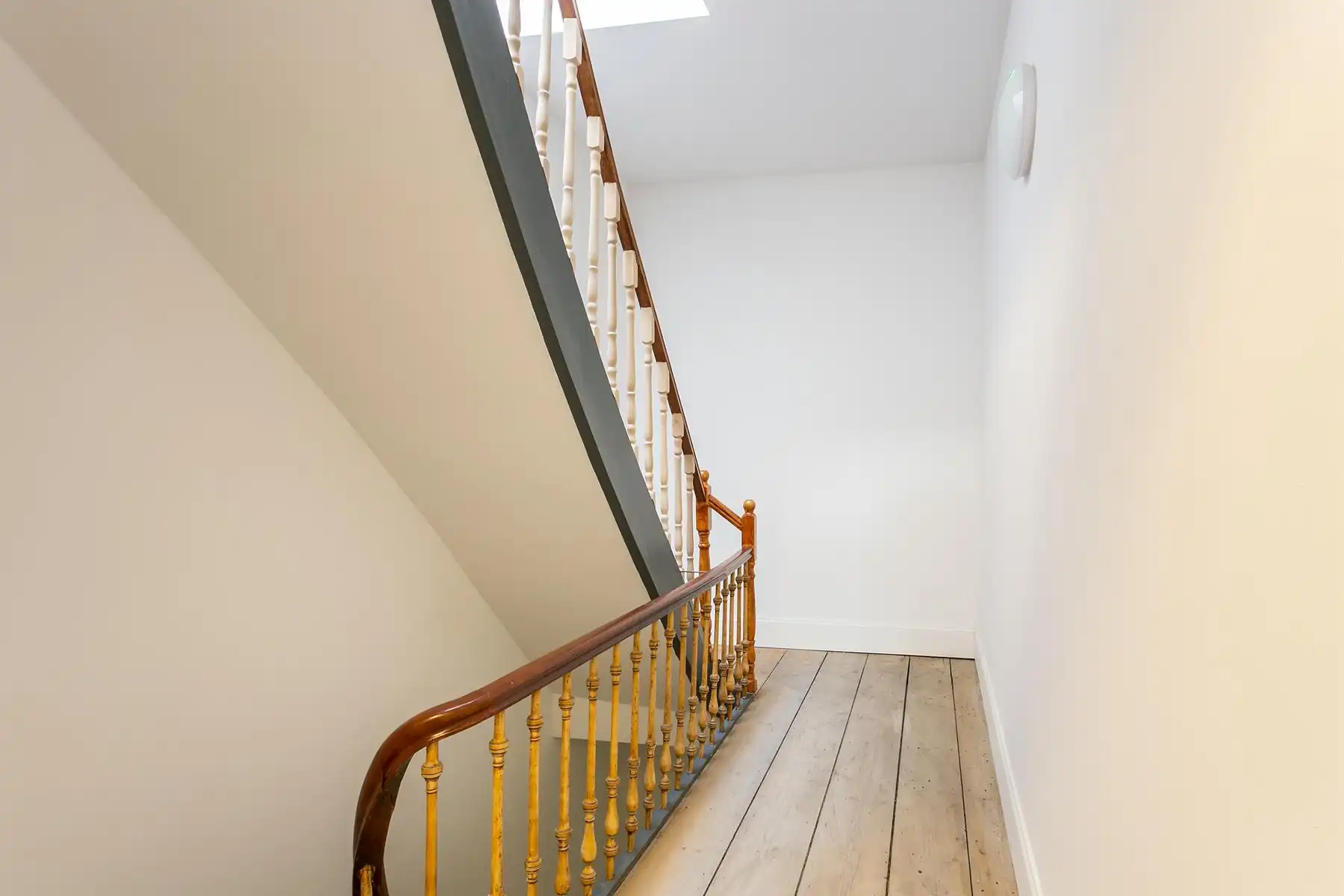 Lichtrijk, trendy appartement in gerenoveerd herenhuis foto 6