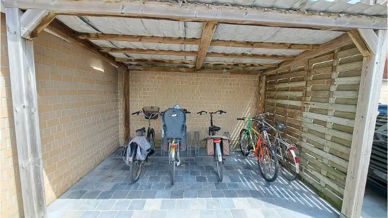 lichtrijk 2-slaapkamerappartement met TERRAS + AUTOSTANDPLAATS te huur in Torhout foto 13