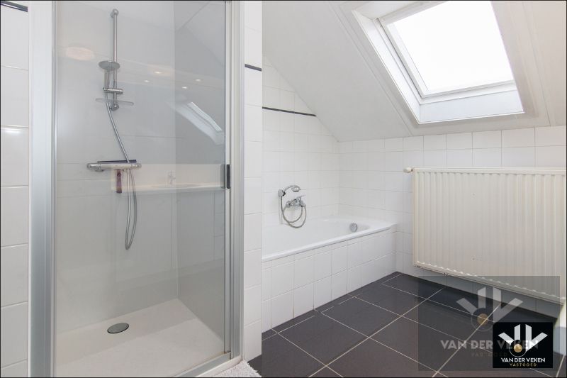 TWEEWOONST MET PAARDENSTALLEN EN WEILAND OP RUIM PERCEEL 37A21CA IN LANDELIJKE OMGEVING foto 47