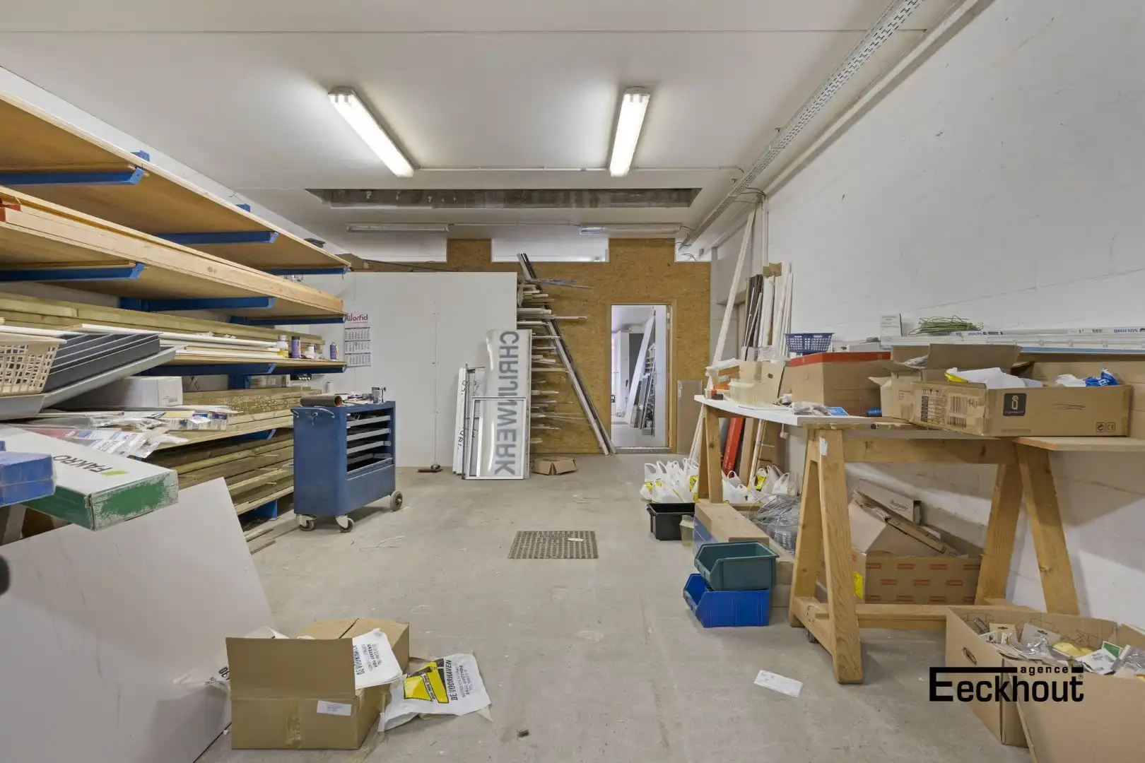 Zeer ruim (445 m²) handelspand met magazijn met tal van mogelijkheden in de Vuurtorenwijk te Oostende! foto 6