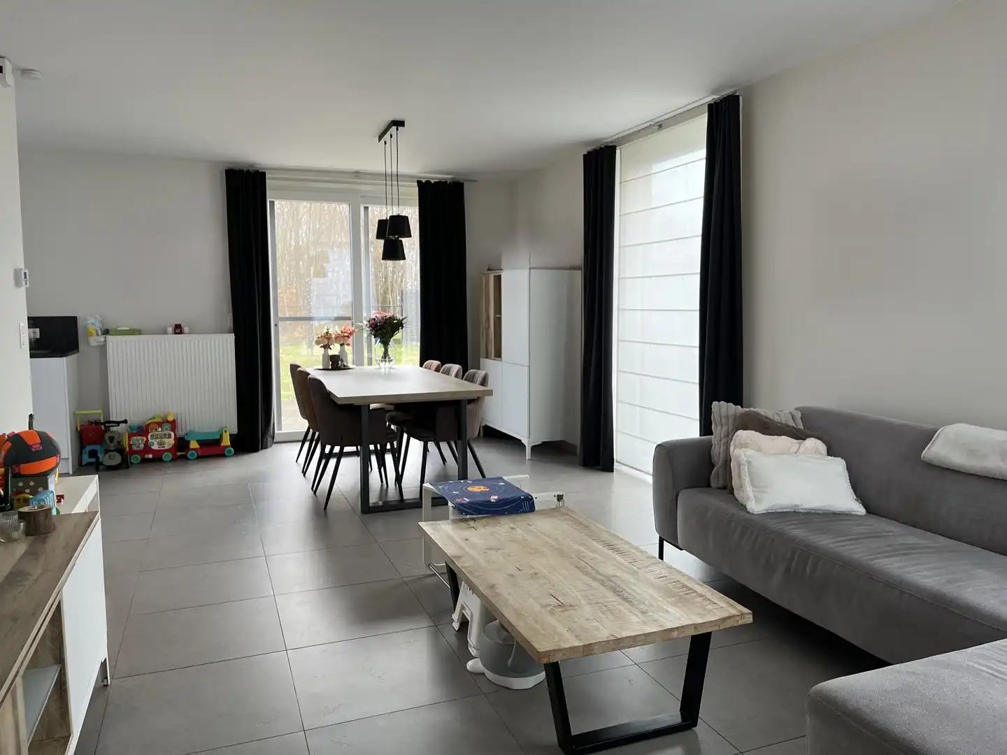 Halfopen woning met 3 slaapkamers en zonnig terras. foto 2