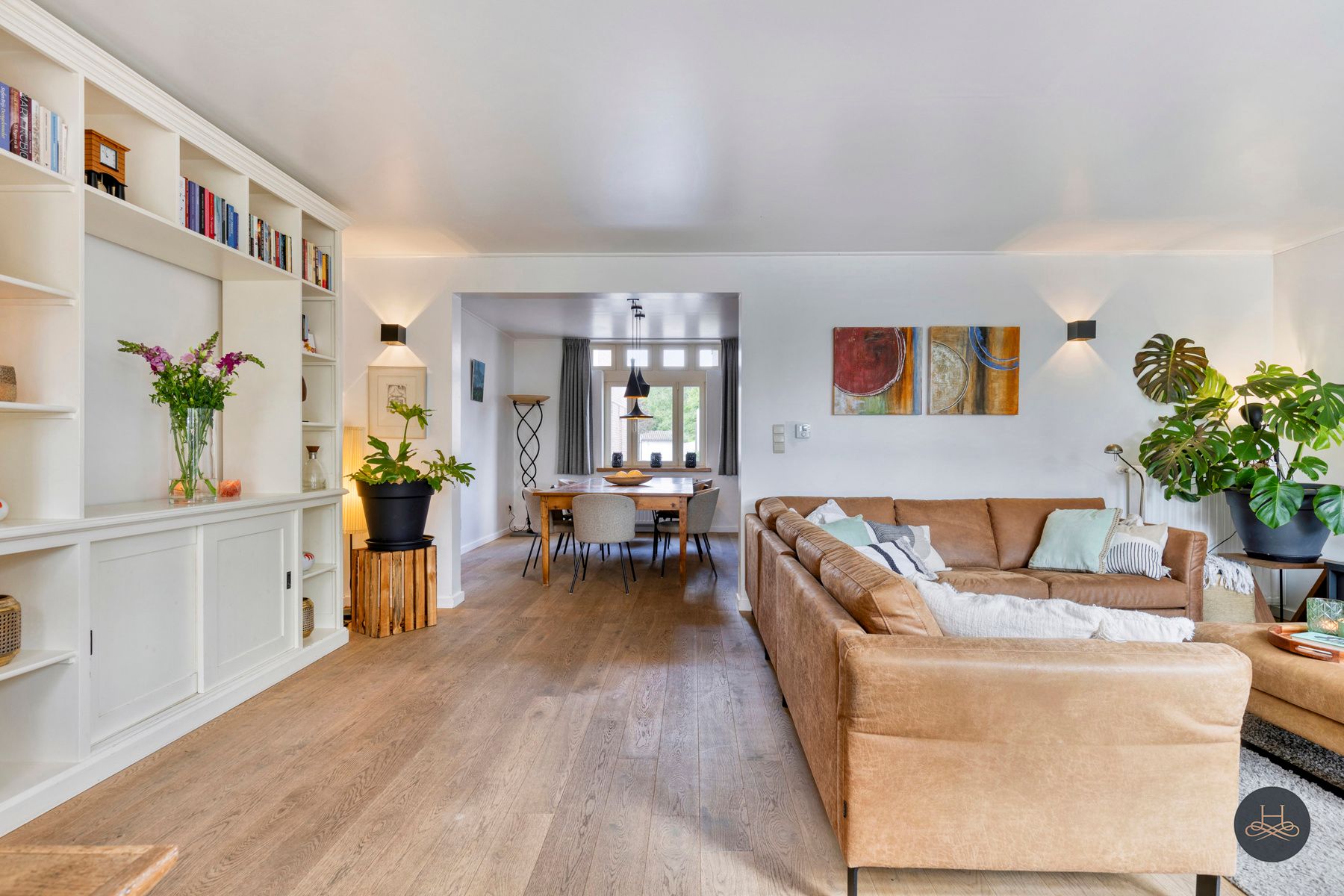 Sfeervolle, deels gerenoveerde woning met ruime diepe tuin foto 6