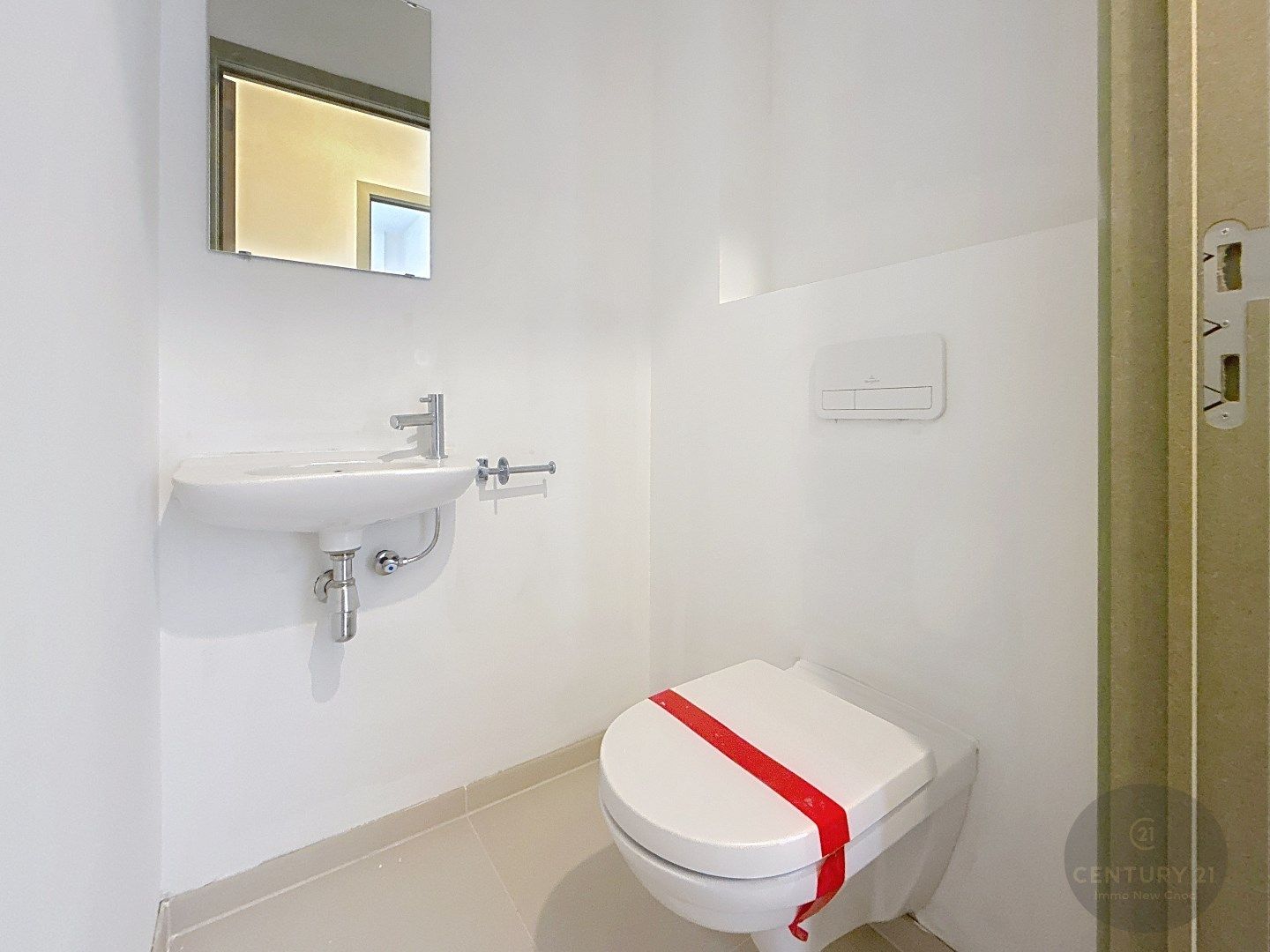 SUBLIEM nieuw 2 slaapkamer app met TERRAS! foto 14