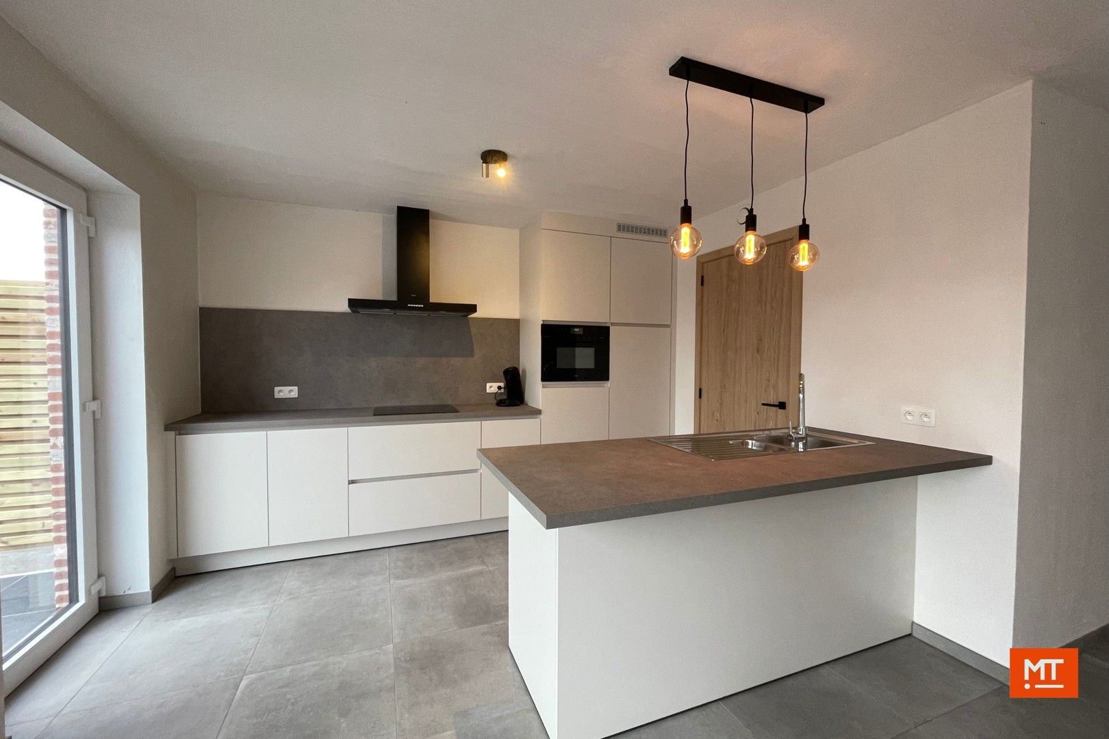 Rijwoning te huur met 3 slaapkamers en carport foto 4