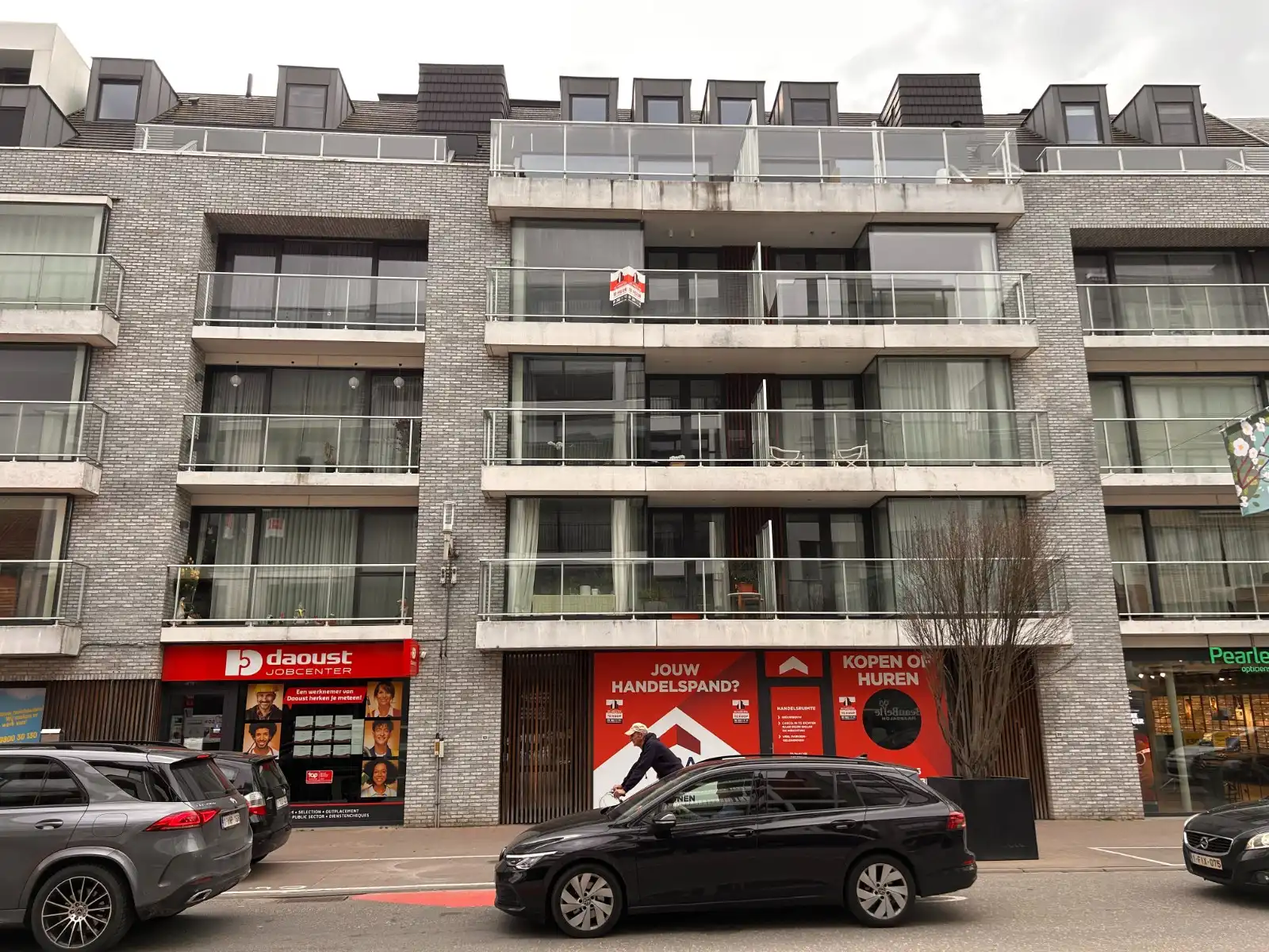 2-slaapkamerappartement met ondergrondse garage in centrum Deinze foto {{pictureIndex}}