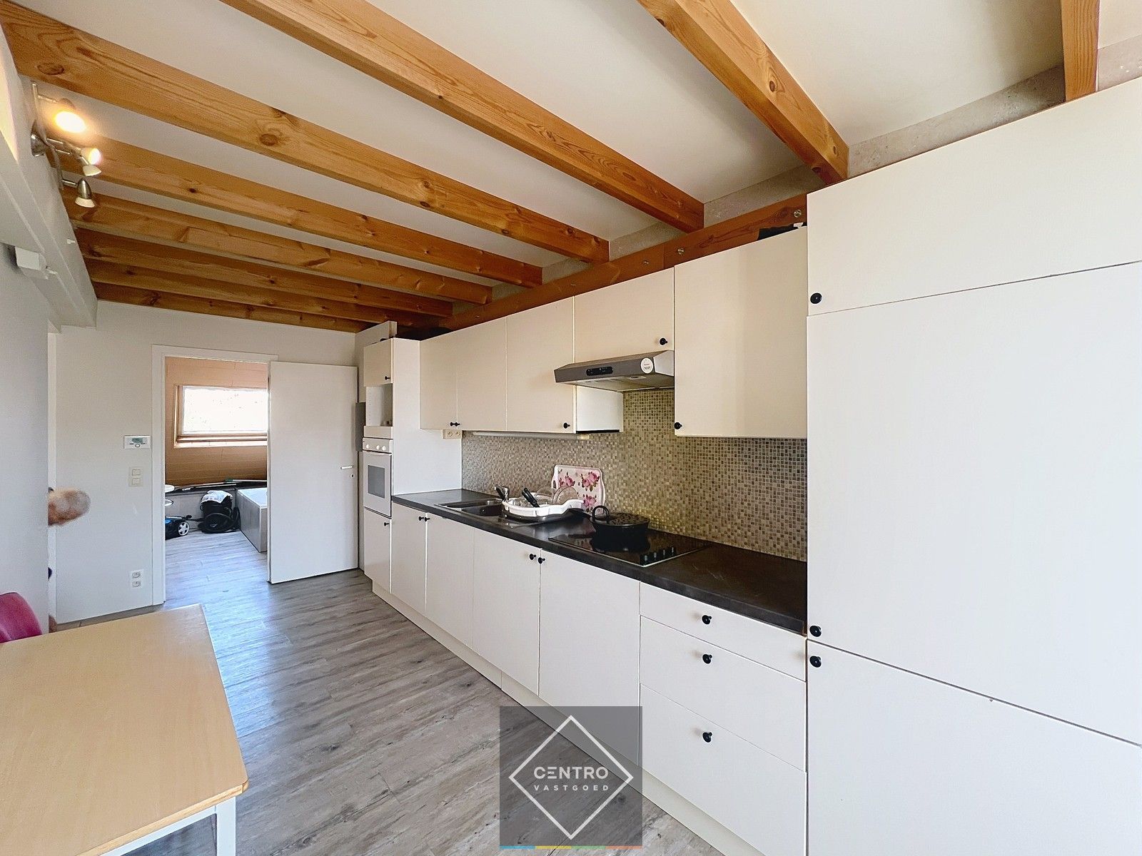DUPLEX appartement te huur in het hartje van Roeselare. foto 5