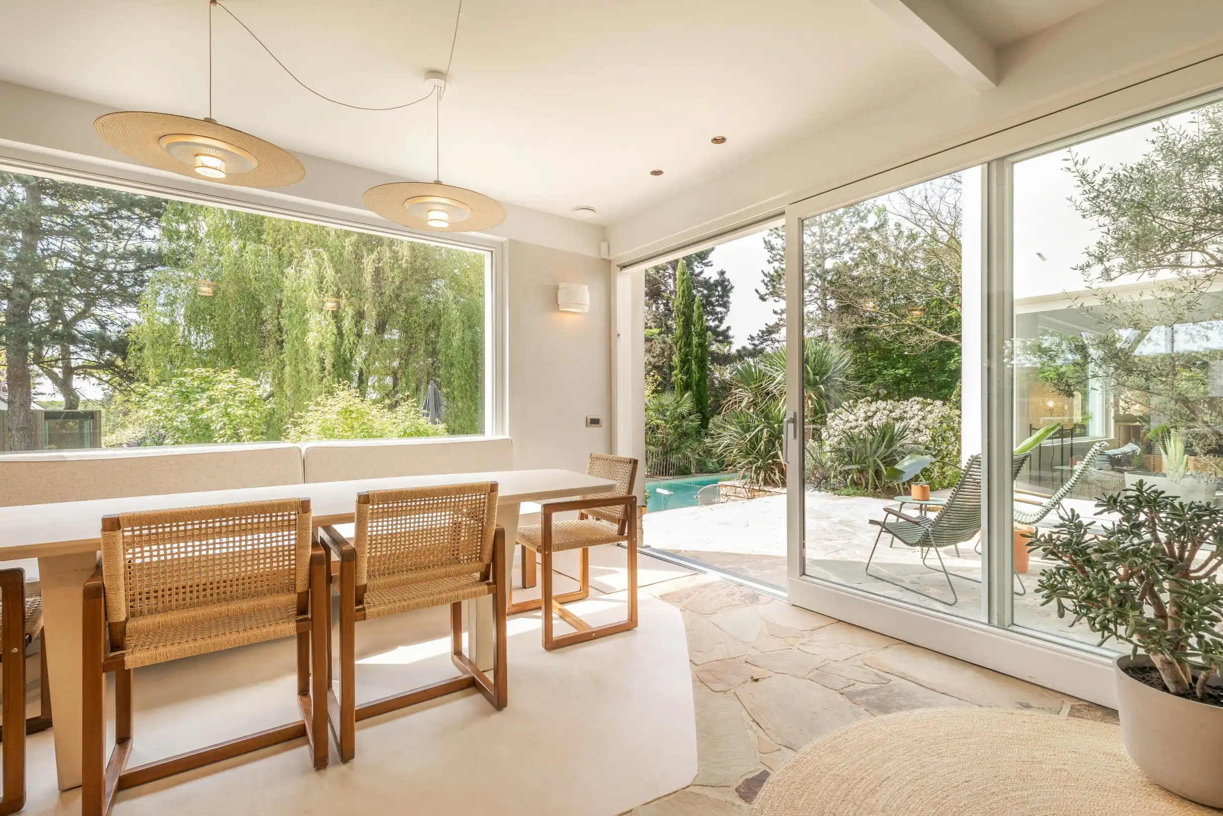 Prachtige modernistische villa met parktuin. foto 6