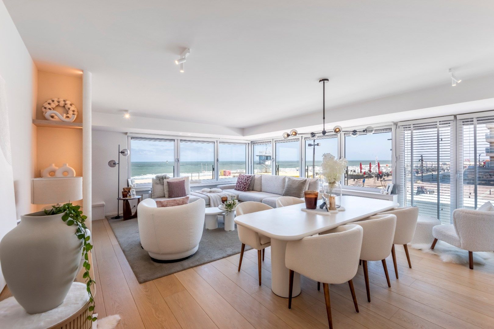 Luxueus hoekappartement met adembenemend frontaal zeezicht (12,5 meter zeezicht) foto 1