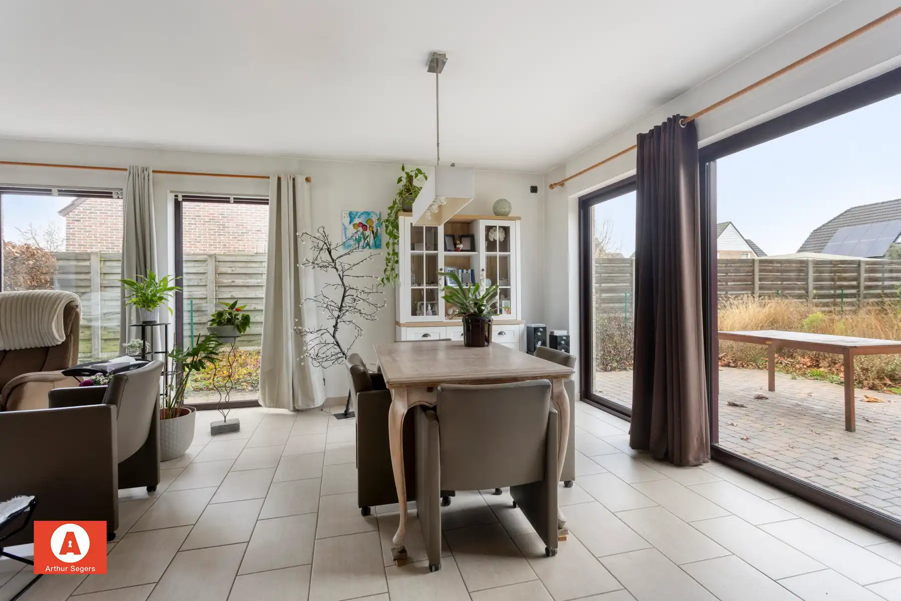 Open bebouwing in een doodlopende straat. foto 7