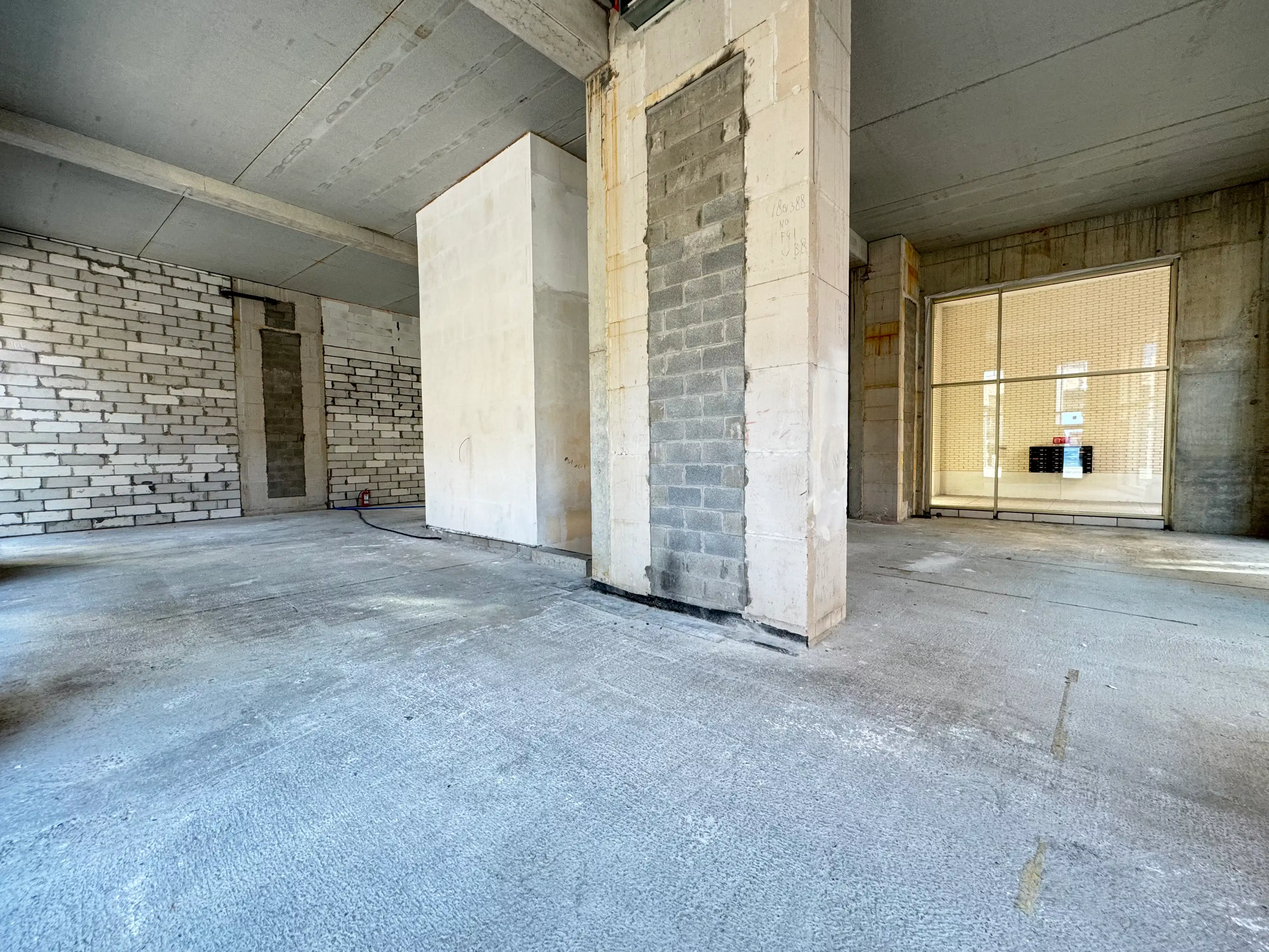 Handelsgelijkvloers 101m² foto 3