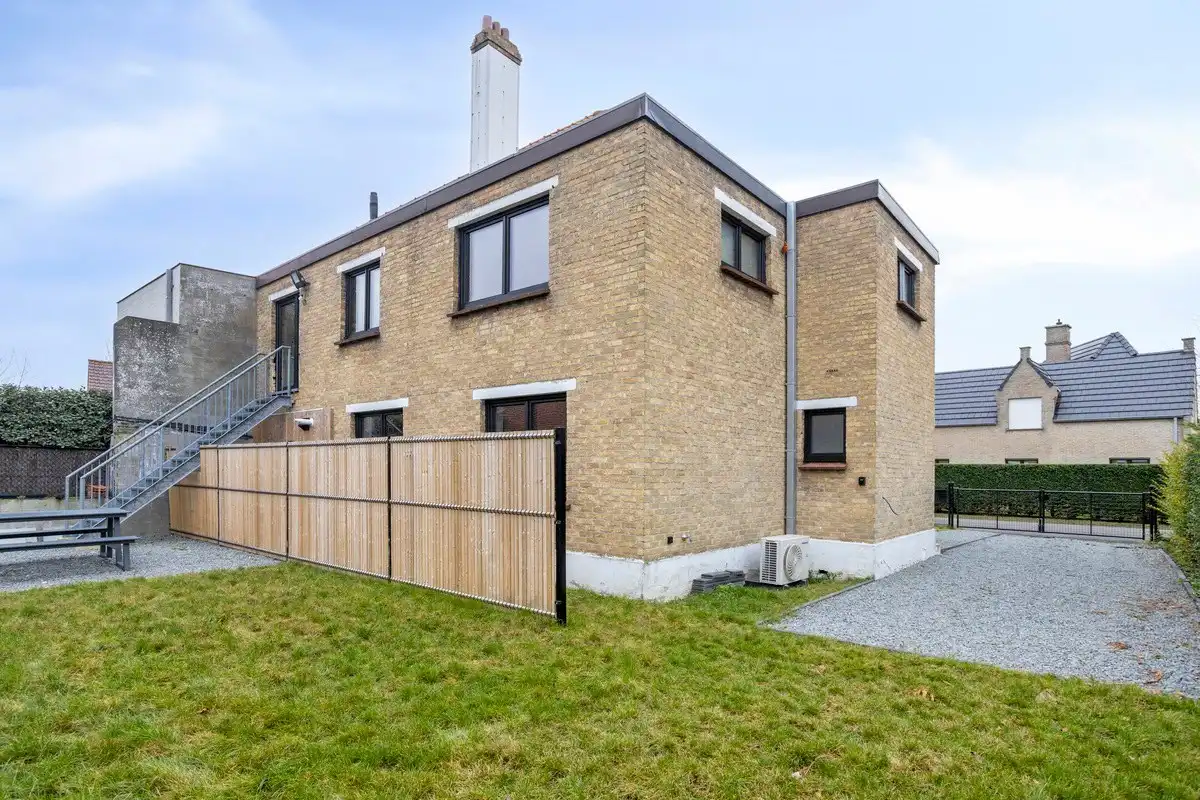 VOLLEDIG GERENOVEERD HUIS OPGESPLITST IN 2 PRACHTIGE APPARTEMENTEN foto 5