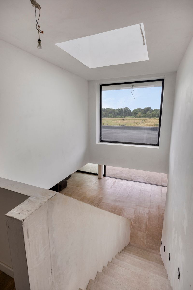 Moderne nieuwbouw villa met strak design – nog verder af te werken naar eigen smaak! foto 19