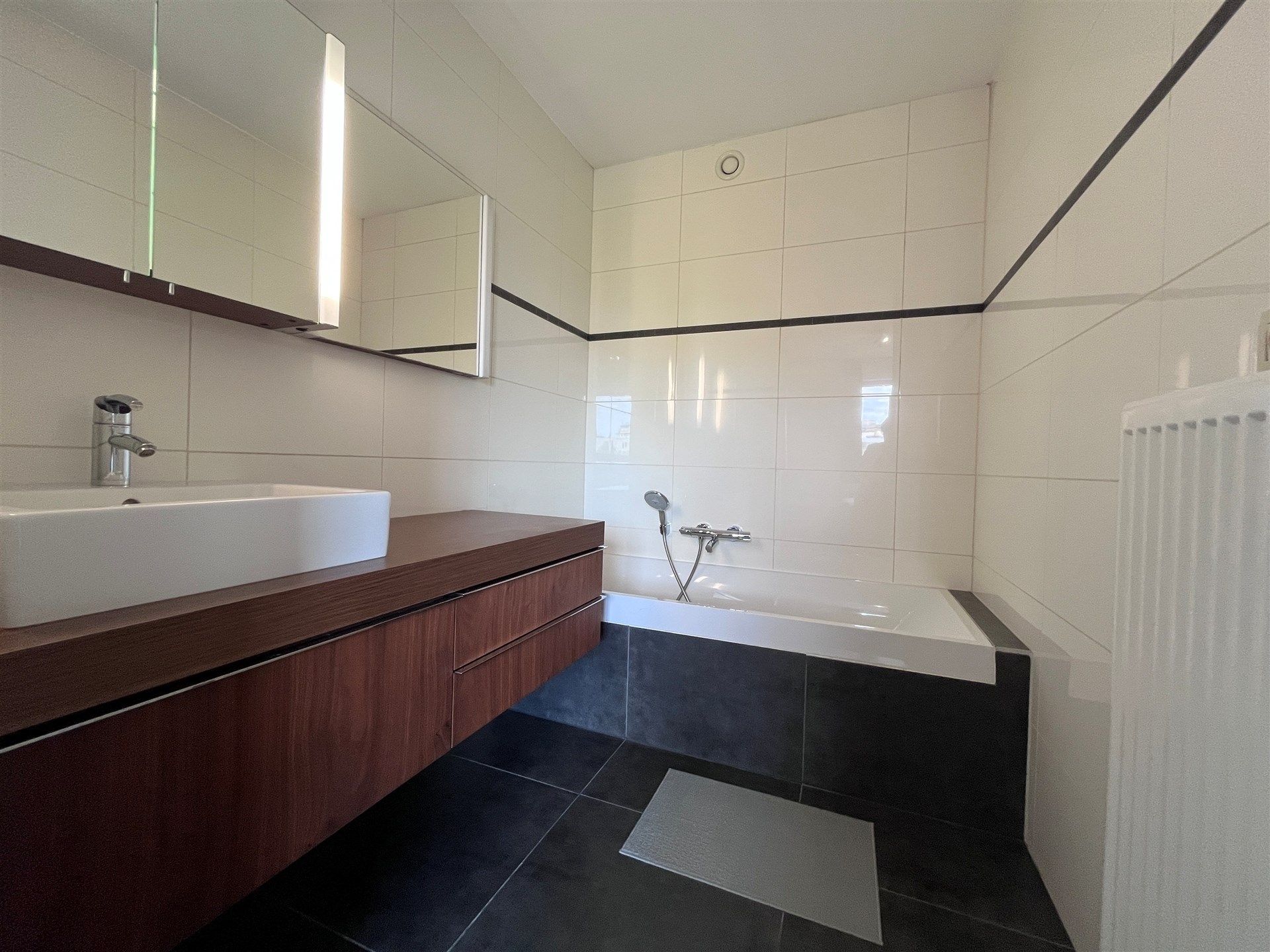 3 slaapkamerappartement met terras

 en autostaanplaats  foto 8