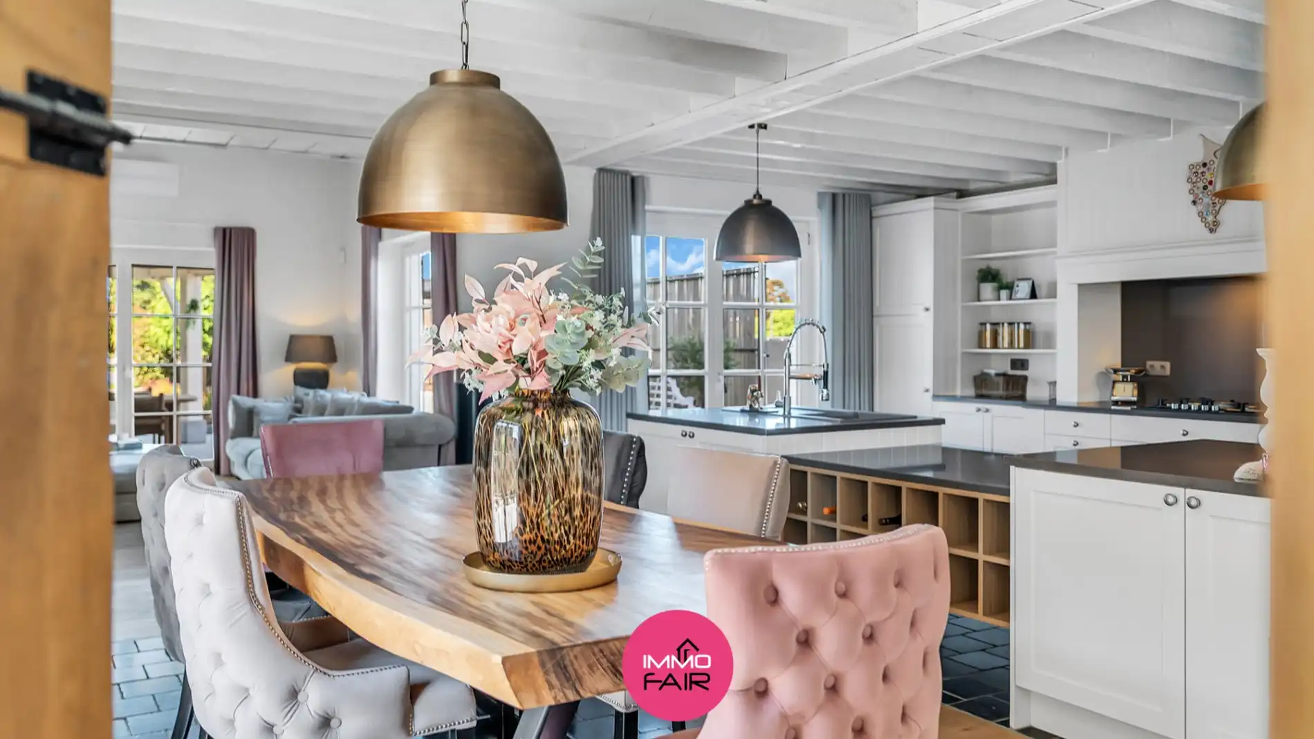 Unieke villa met zwembad en aansluitende weide  foto 5