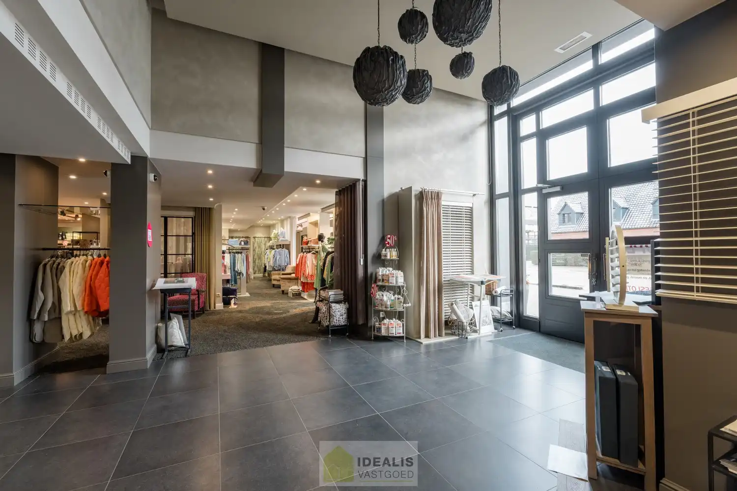 INSTAPKLARE HANDELSRUIMTE VAN MAAR LIEFST +- 410M² MET RIANTE WONING OP SCHITTERENDE COMMERCIËLE ZICHTLOCATIE!! foto 7