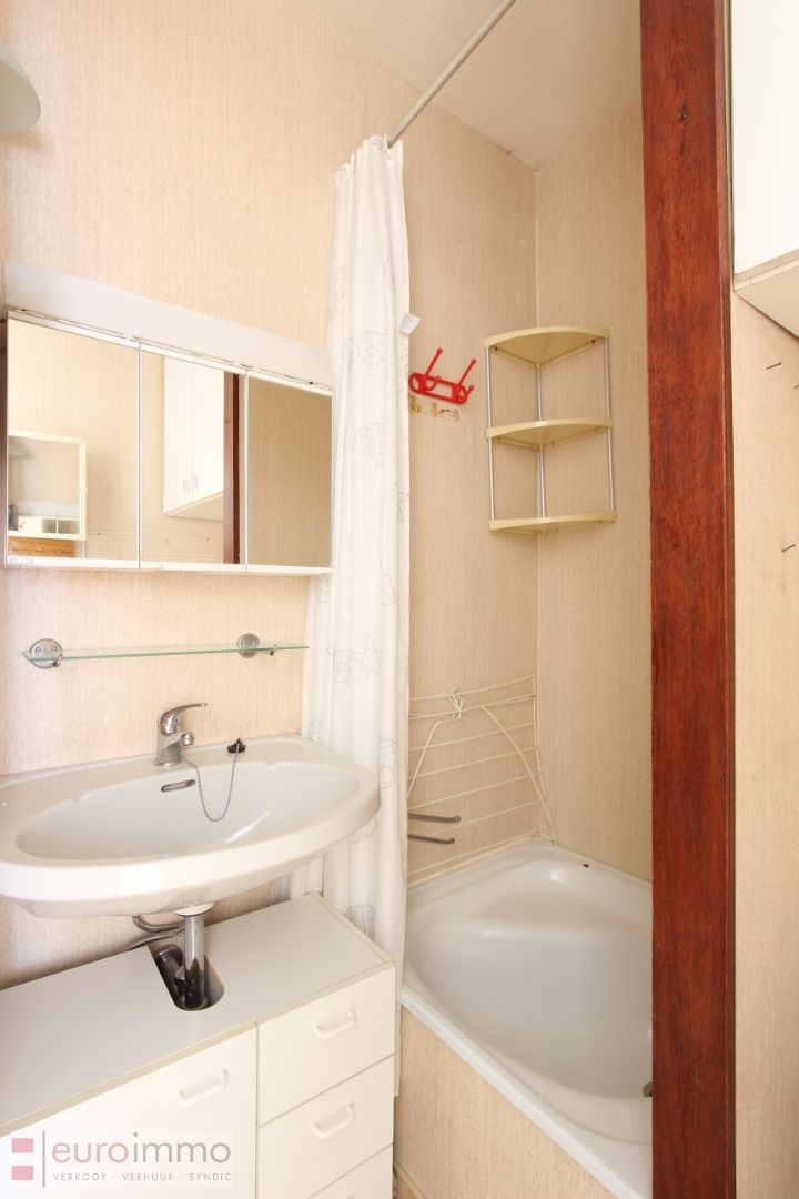 Studio met centrale ligging in Nieuwpoort Bad. Voor de renoveerders onder jullie. foto 7