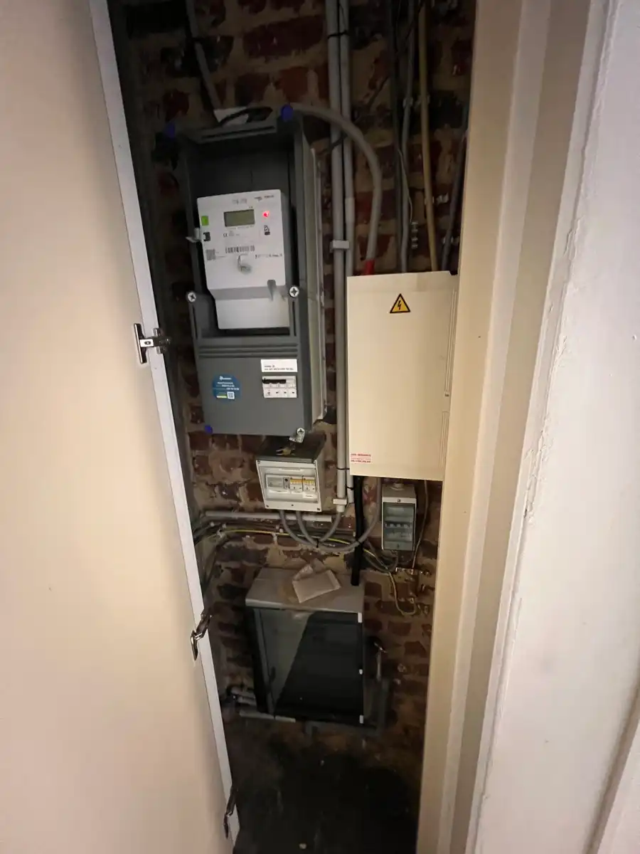 Commercieel pand / showroom op TOP-locatie te 1500 Halle. foto 13