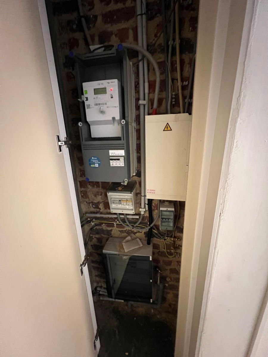 Commercieel pand / showroom op TOP-locatie te 1500 Halle. foto 13