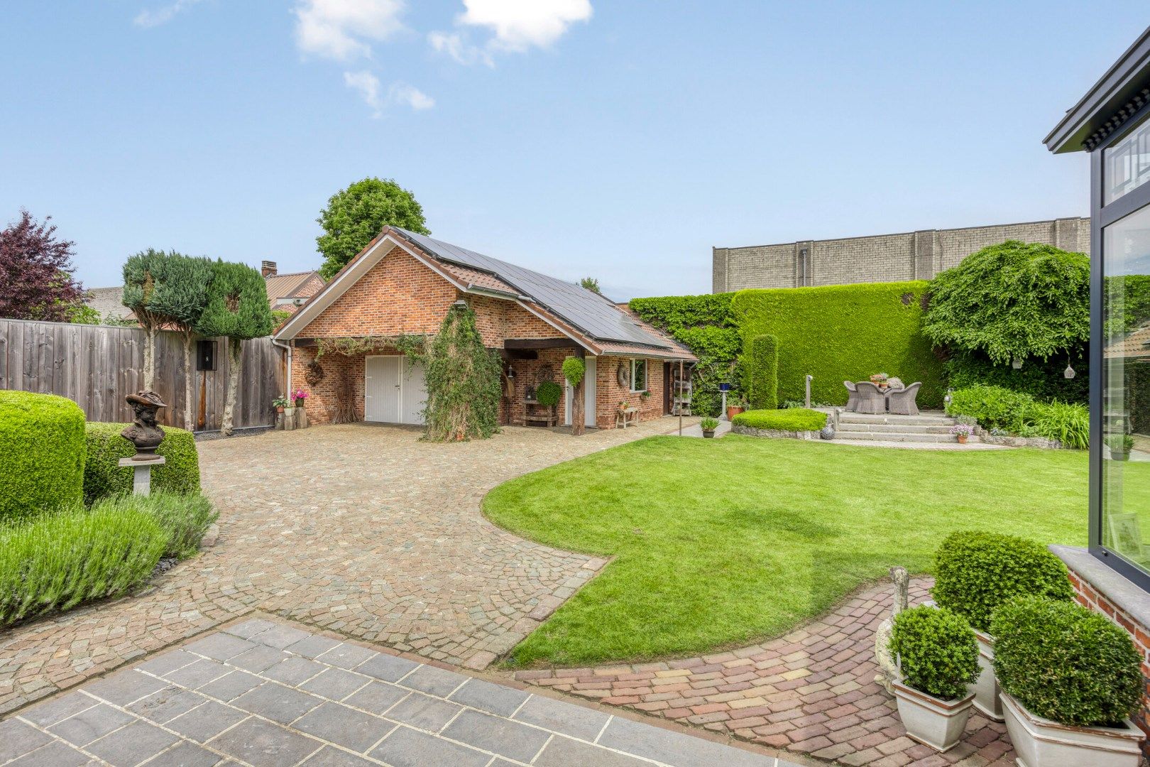 Ruime goed onderhouden woning op een prachtig perceel met praktijk mogelijkheid foto 27