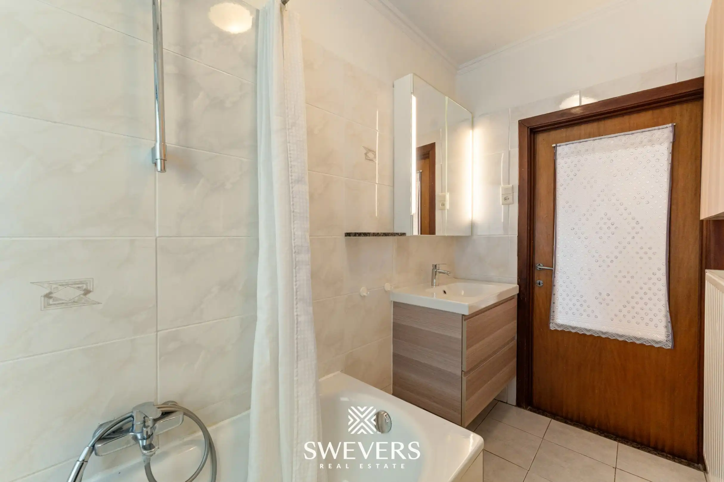 Verrassend ruime gezinswoning: 4 slaapkamers, garage, kelder & zolder   foto 22