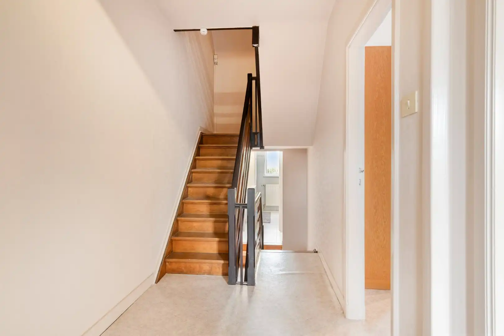 Instapklare woning met 3 SLPKS nabij het centrum van Mol !  foto 15