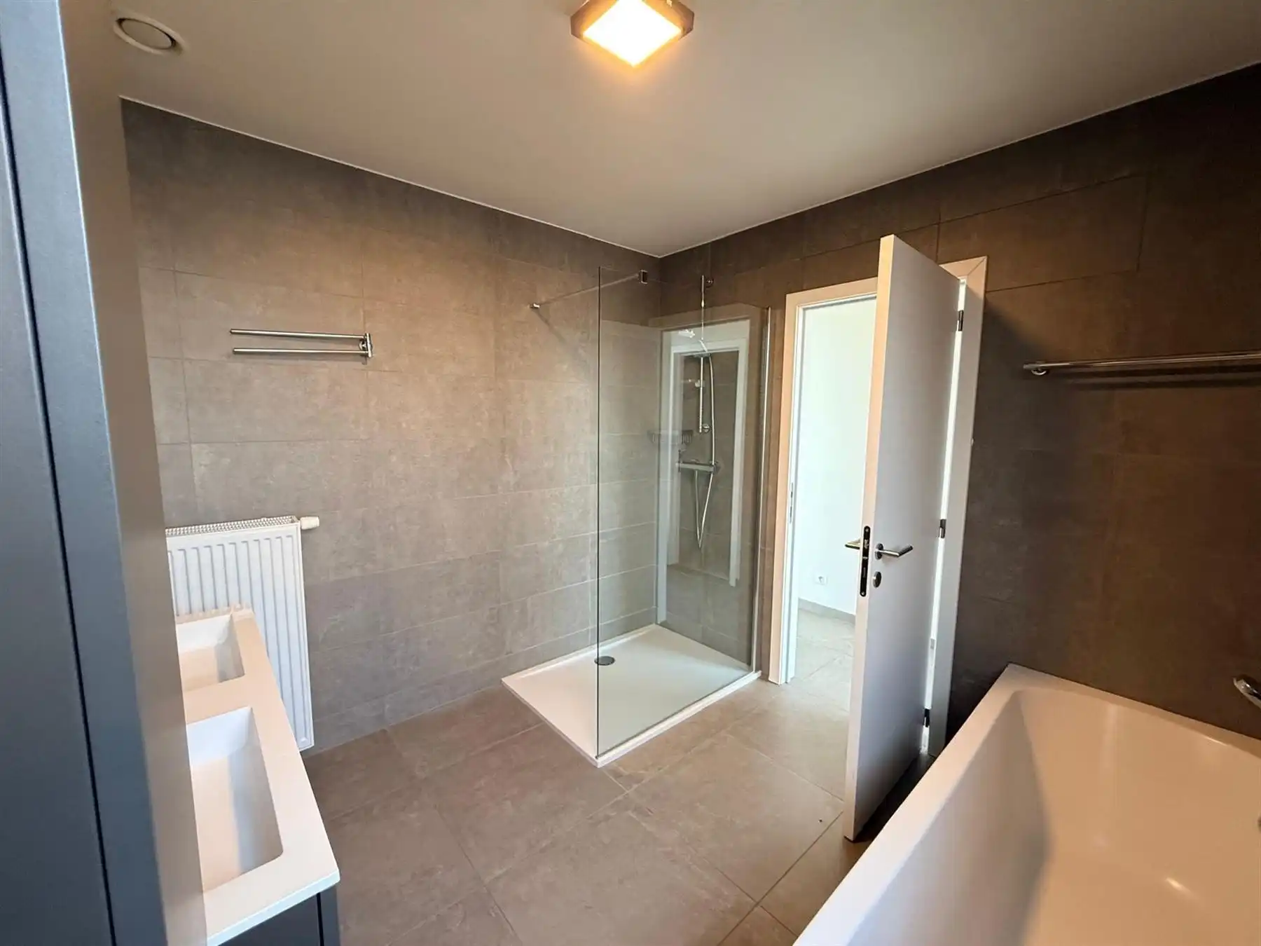 INSTAPKLAAR APPARTEMENT INCLUSIEF ONDERGRONDSE STAANPLAATS foto 14