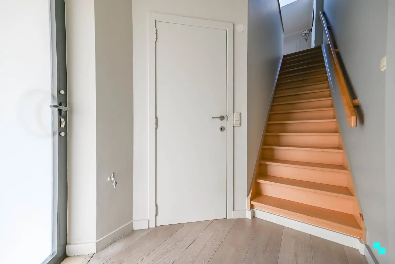 Bijzonder ruime handelswoning in centrum Lendelede foto 3