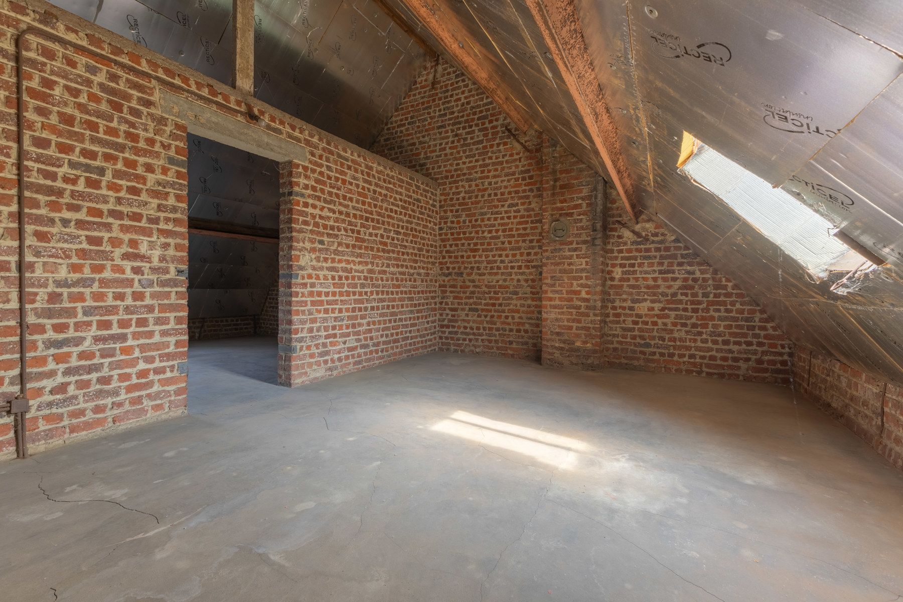 Gunstig gelegen woning met garage en grote tuin foto 9