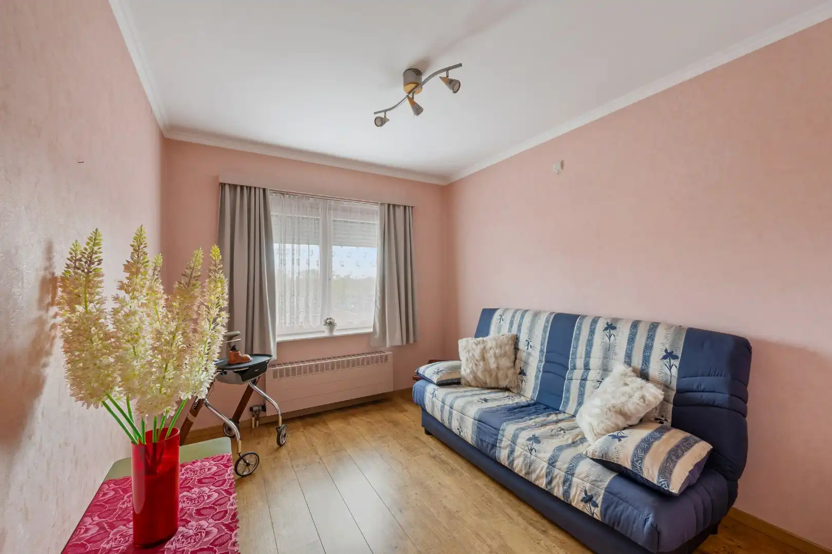 Instapklaar appartement met 2 slaapkamers, balkon en garage in Ieper-centrum foto 11