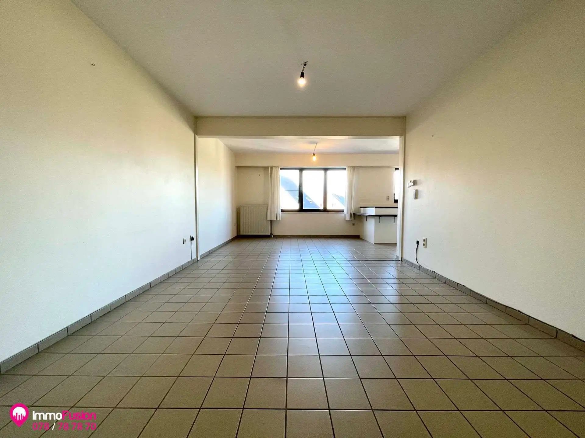 Mooi 2-slaapkamer appartement met terras in het centrum! foto 5