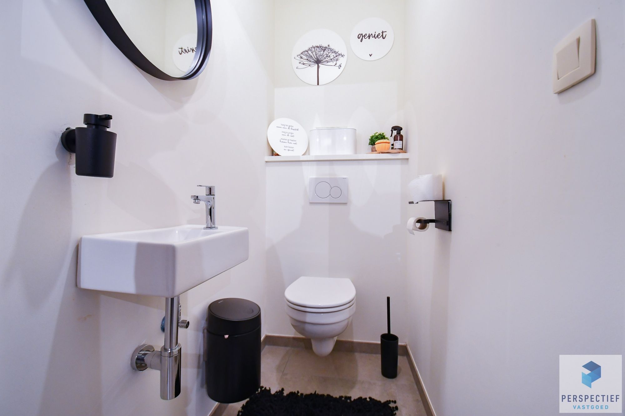 RUIM handelspand met 2 bureauruimtes en grote vergaderruimte foto 6