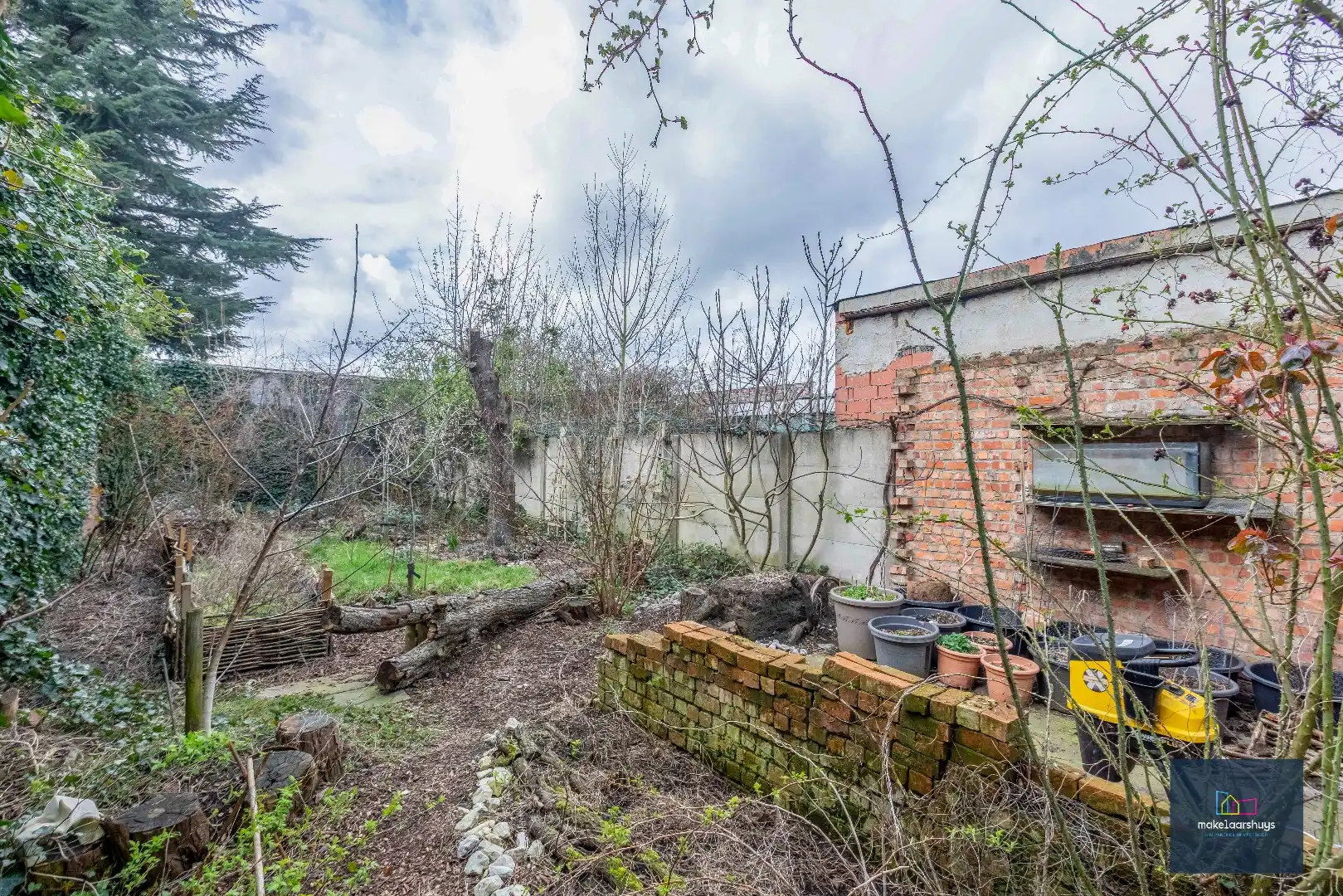 Woning met 3 slaapkamers en verrassende tuin met bijgebouwen foto 12