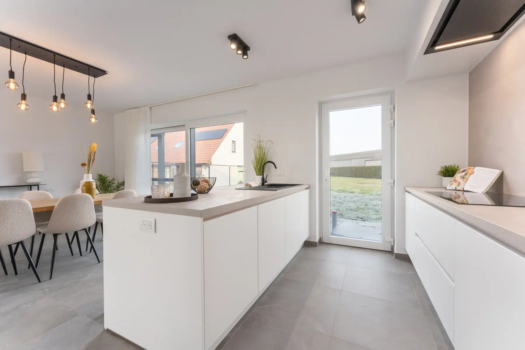 Moderne, halfopen woningen foto 3