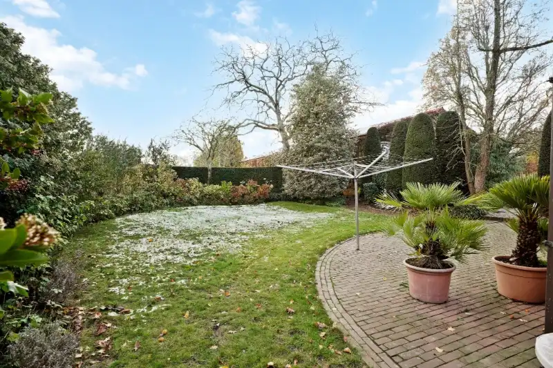 Landelijke woning met loods foto 20