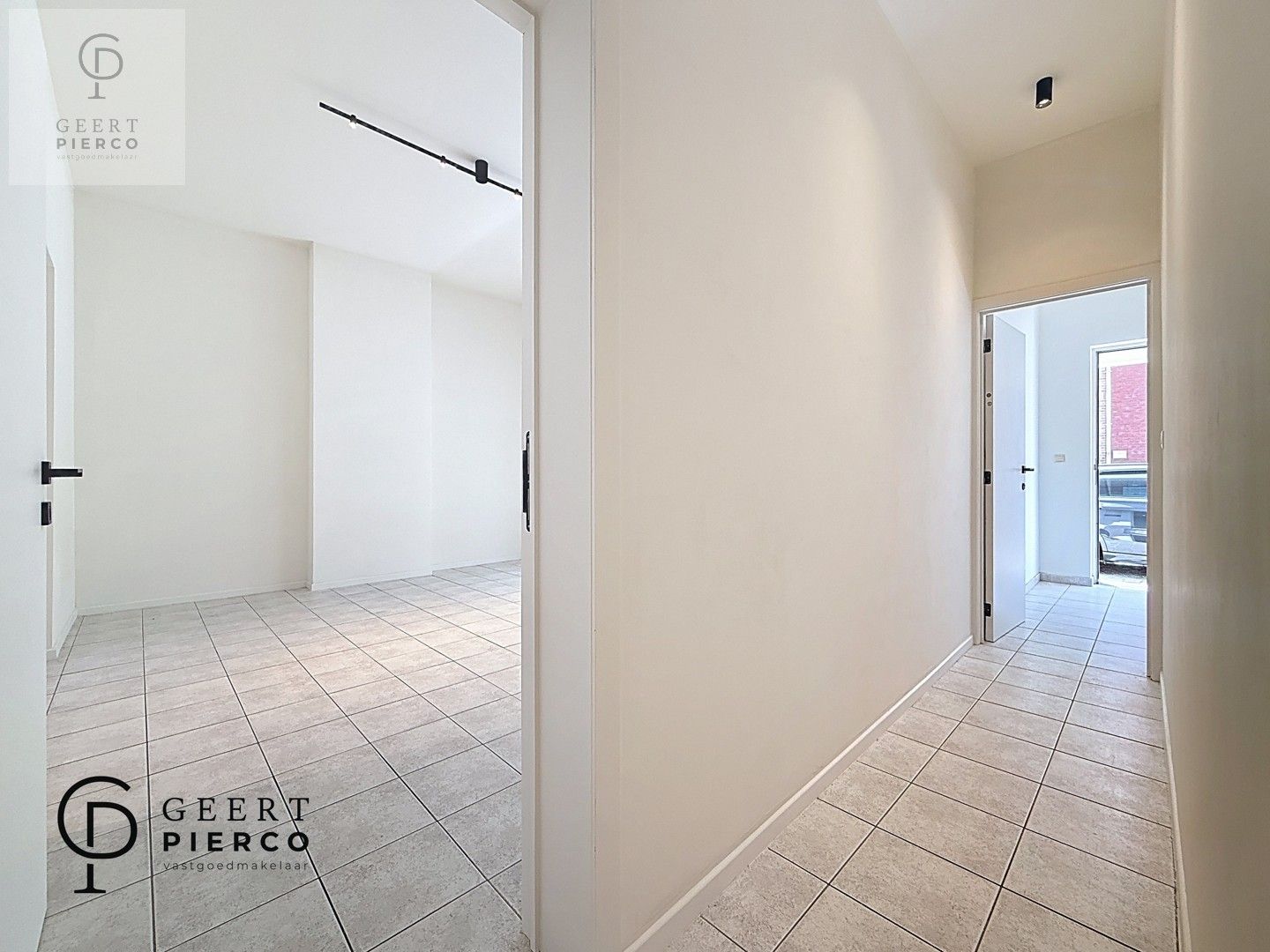 Knap gerenoveerd appartementsgebouw foto 4