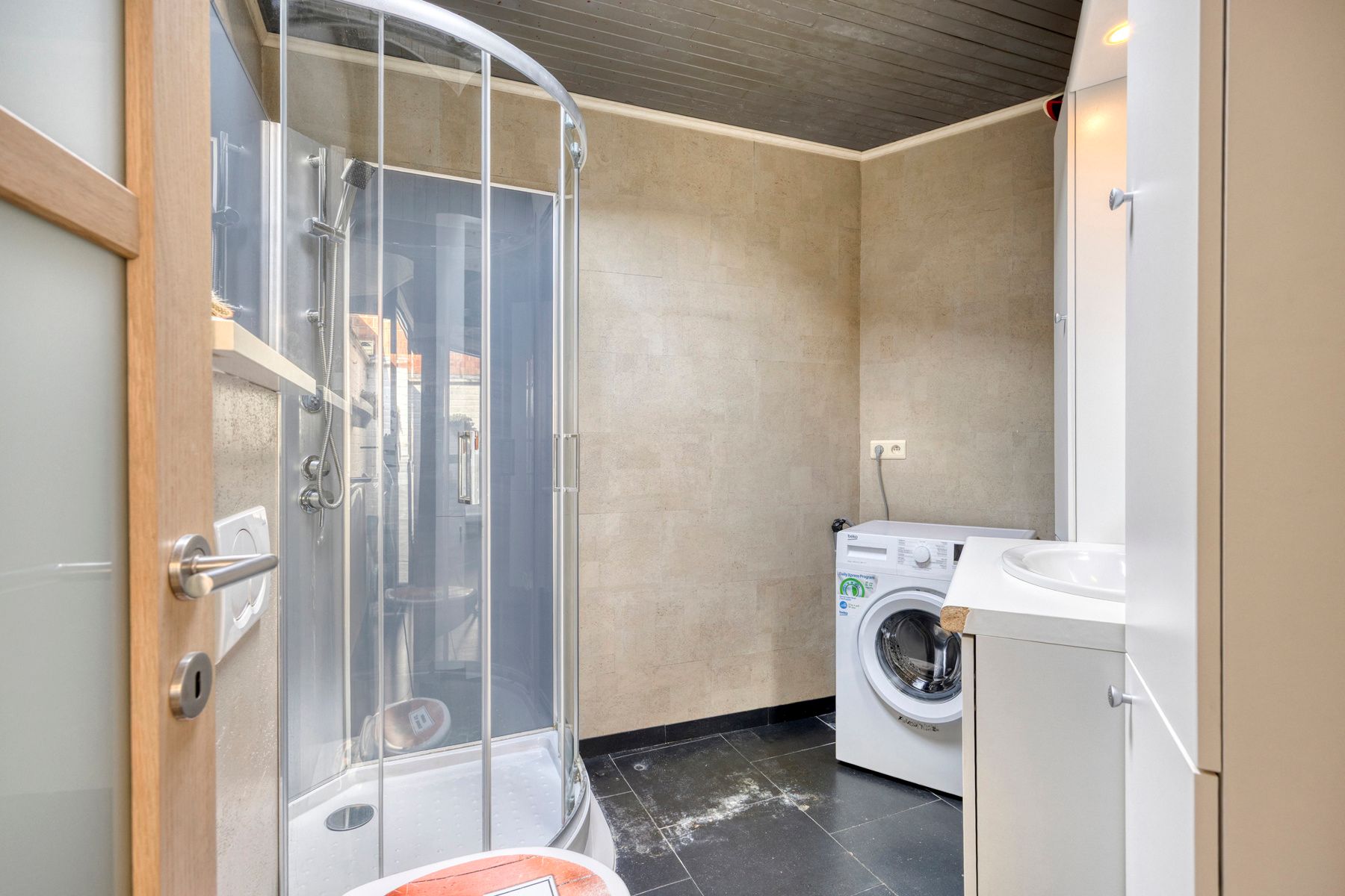 Instapklare woning met veel lichtinval in hartje Zele foto 8
