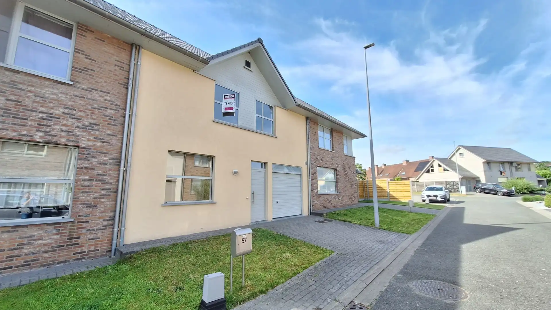 Instapklare gezinswoning op rustige ligging in Roeselare foto {{pictureIndex}}