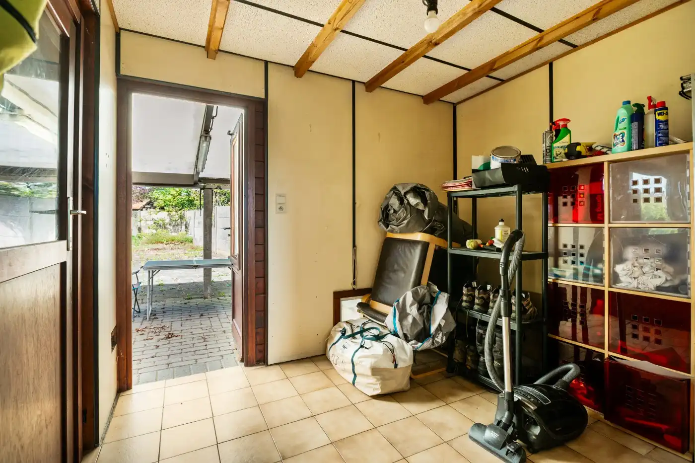 Charmante, te renoveren woning met ruime groene tuin foto 21