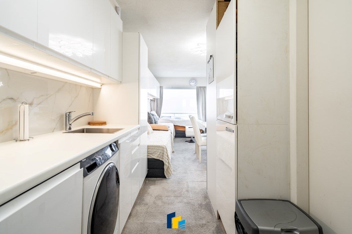 Prachtig vernieuwde studio met zeezicht op toplocatie foto 11