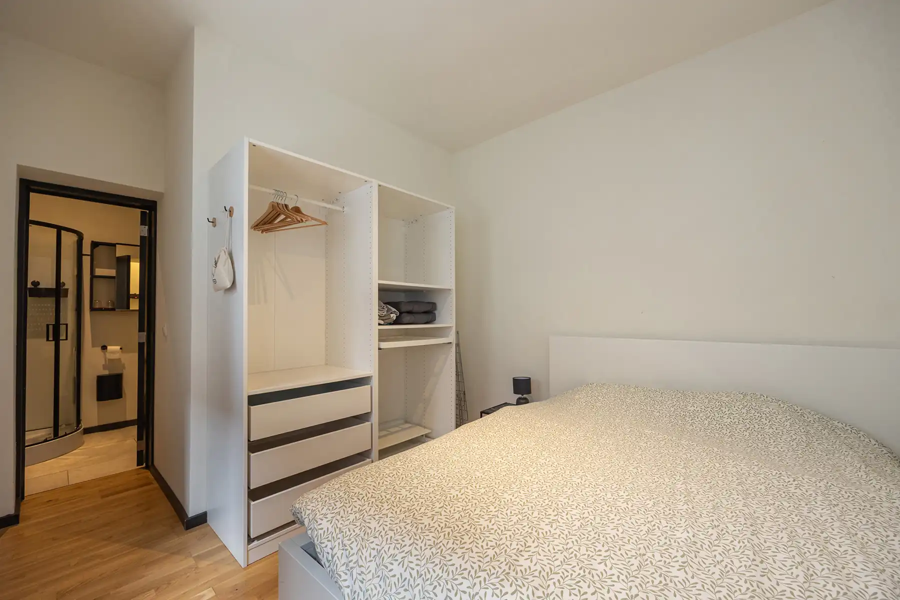 Instapklaar gelijkvloers 1-slaapkamerappartement met terras! foto 9