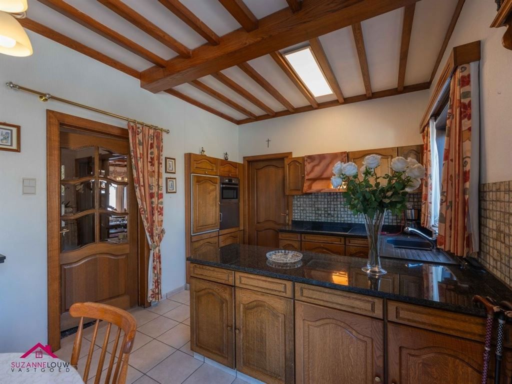 Half vrijstaande woning met garage foto 23