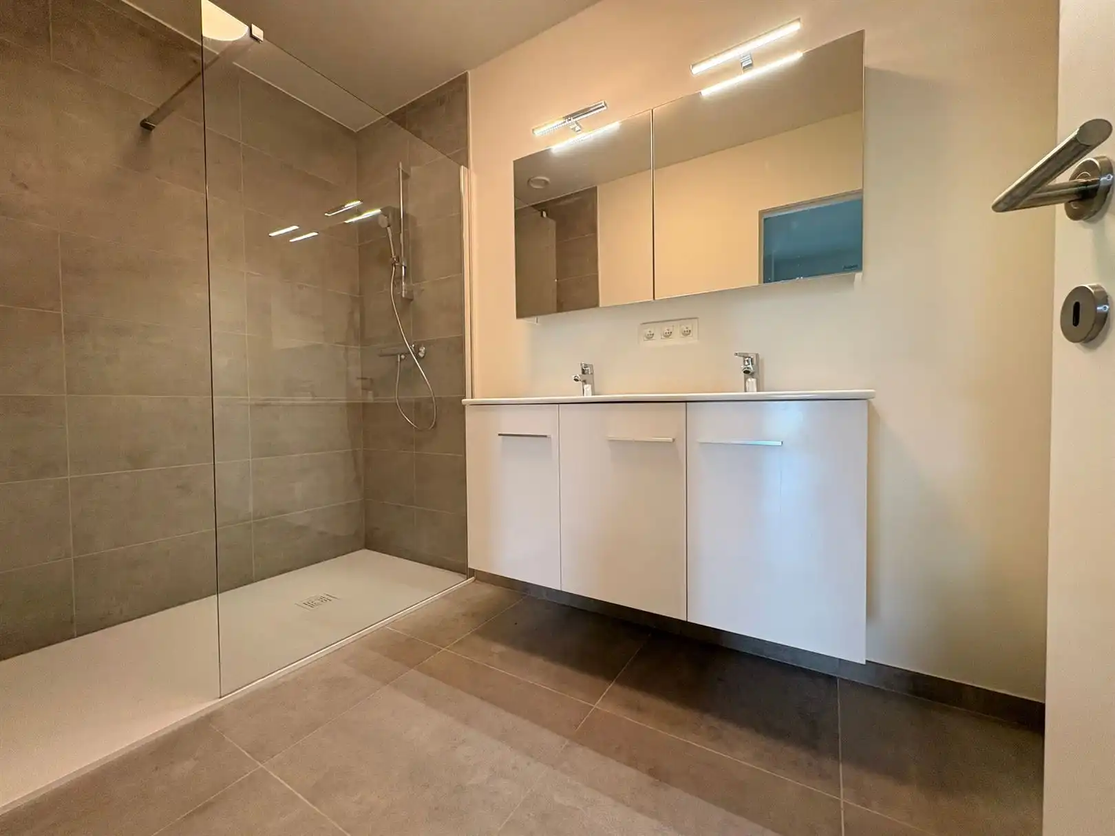Prachtige nieuwbouwwoning foto 19