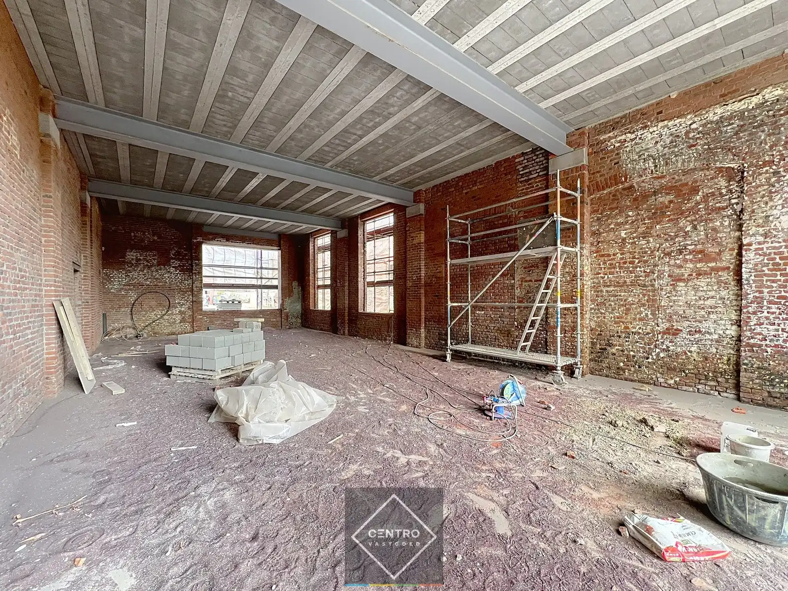 Kantoor en/of praktijkruimte  (340m²) met karakter op TOP-locatie "WALLE" te Kortrijk. foto 7