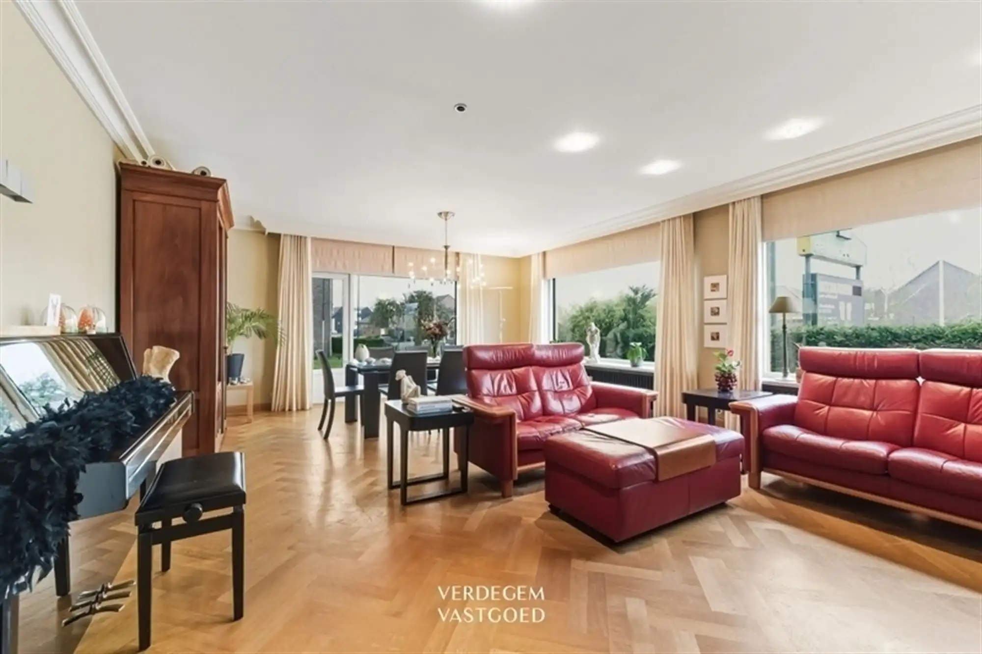 Magazijn van 395m² met villa op toplocatie voor commerciële activciteit foto 8